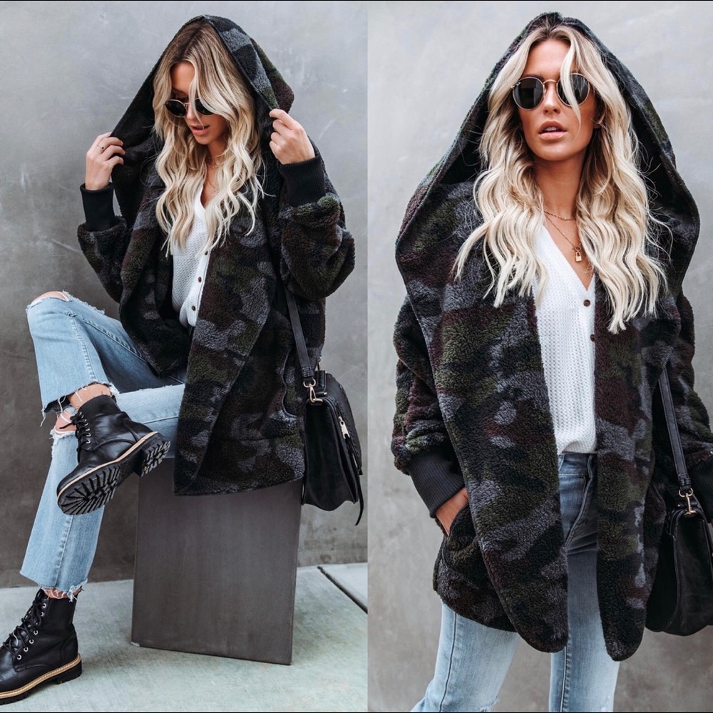 CAMO PRINT FAUX FUR OPEN SHERPA JACKET HOODIE - Picture 2 of 3